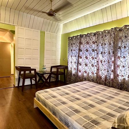 The Chinar Retreat Hut Hotel Srīnagar Buitenkant foto